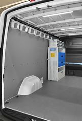 02_The bar with movable, telescopic hooks inside the Sprinter